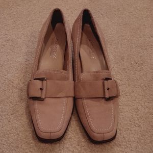 Aerosols women's tan suede leather size 6.5, kitten heels
